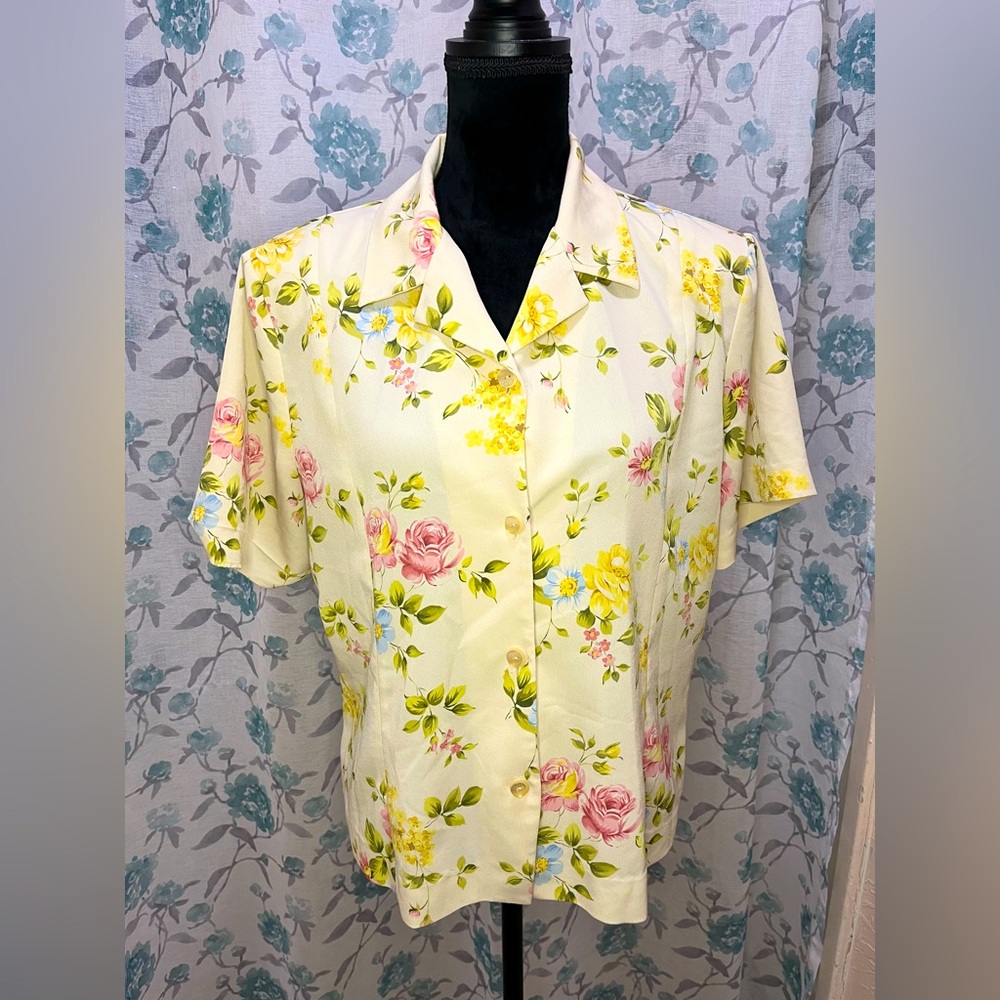 Leslie Fay Haberdashery yellow floral top